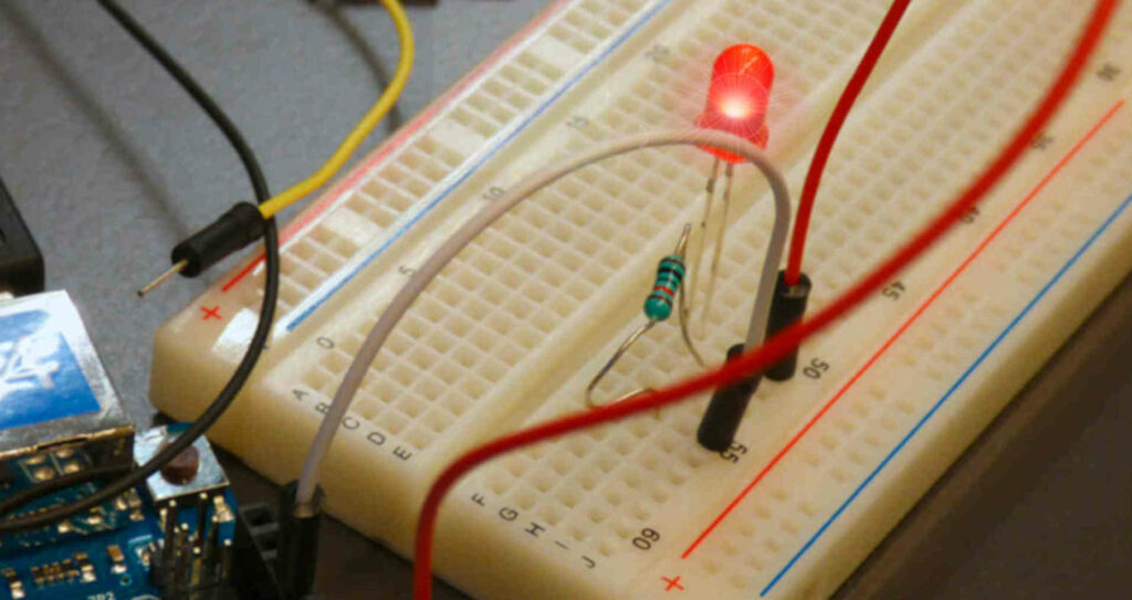 Hacer que un LED parpadeé con Arduino
