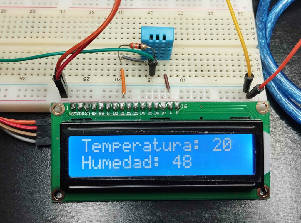 temperatura y humedad de sensor DHT11 mostradas en display LCD 1602
